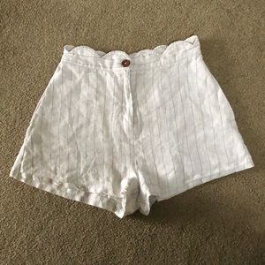 Nordstrom Moon River Linen Cream Shorts.